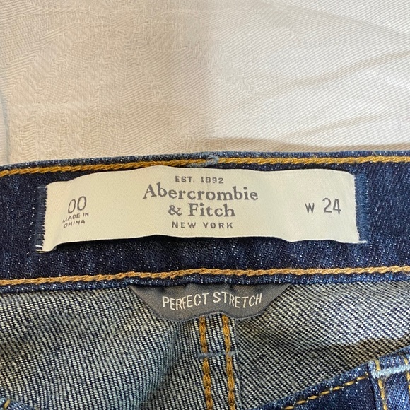 Abercrombie & Fitch Perfect Stretch Skinny Jeans with ankle zipper - women 00 - Picture 5 of 11
